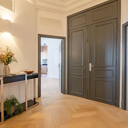 La Guitare 23 - Large Modern With Balcony In Center Of Cannes, Just Behind Grand *